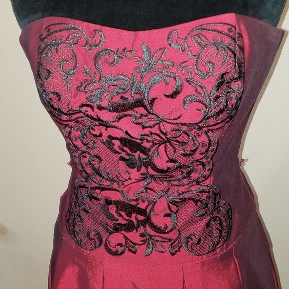 Deep red embroidered strapless dress - Picture 3 of 5